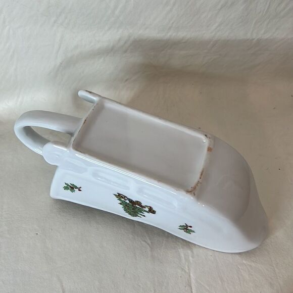 Christmas Tree Sleigh Gravy Boat 20 Oz  Gold Trimmed Porcelain White Green Holly - Picture 4 of 5